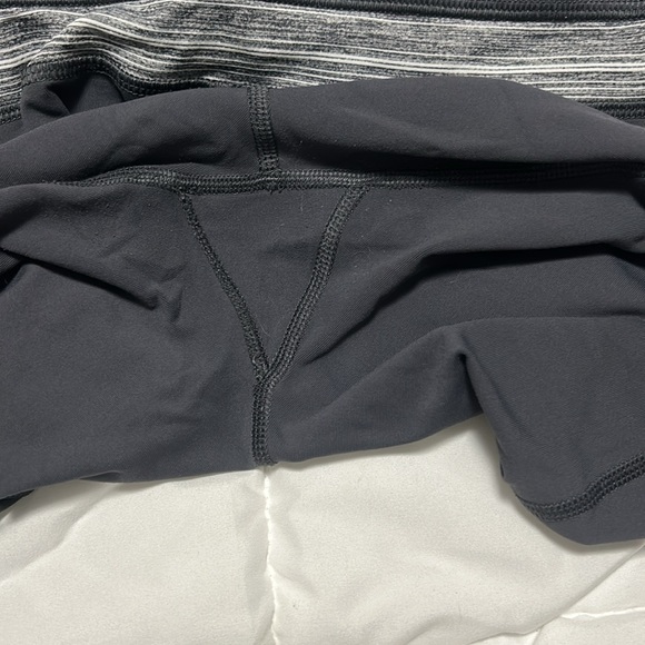 Size 8 Lululemon leggings - Picture 4 of 4